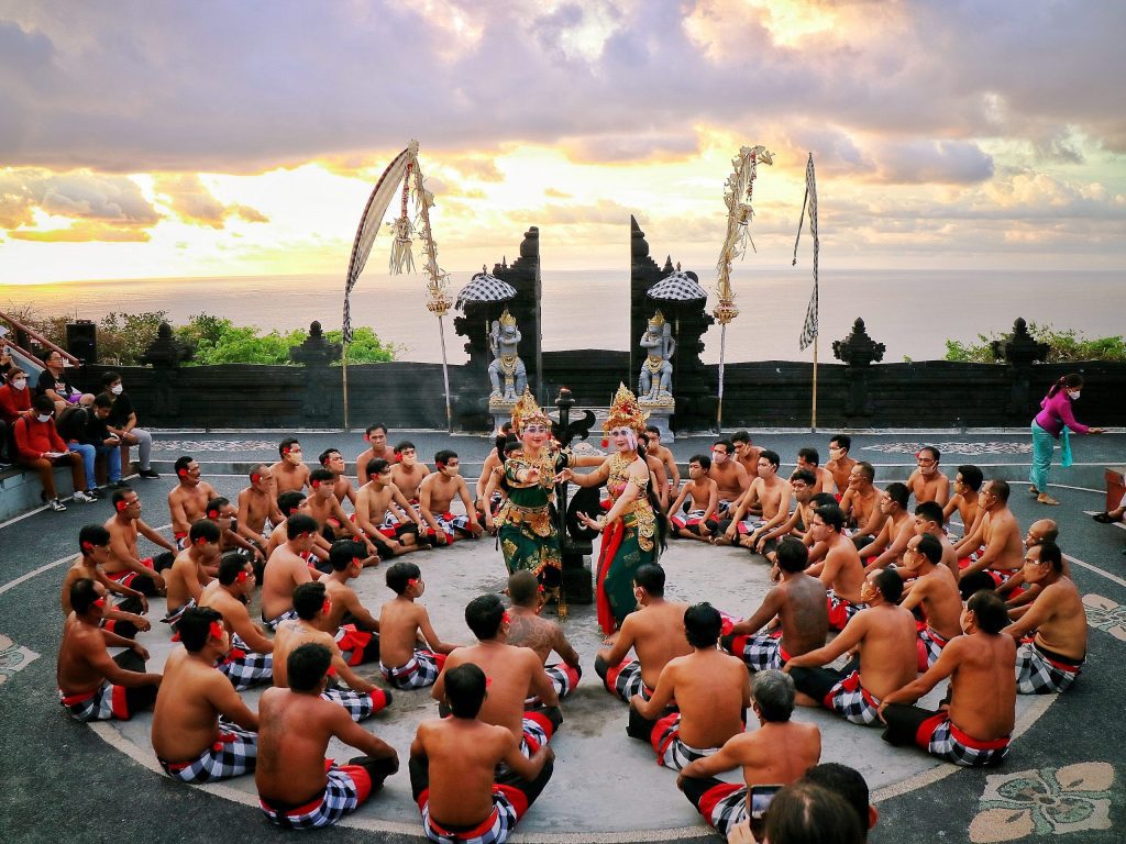 Tari Kecak Bali: Simbol Spiritualitas dan Keindahan Gerak